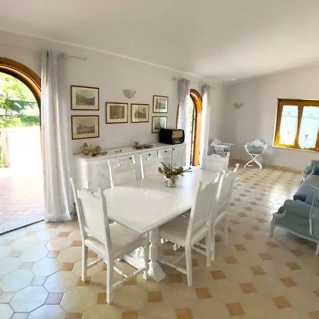 Regina Amalasunta Villa Marta